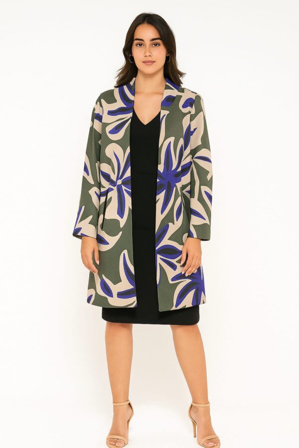 Blazer Floral Verde con Detalles Azul Royal – Estilo Sofisticado y Moderno